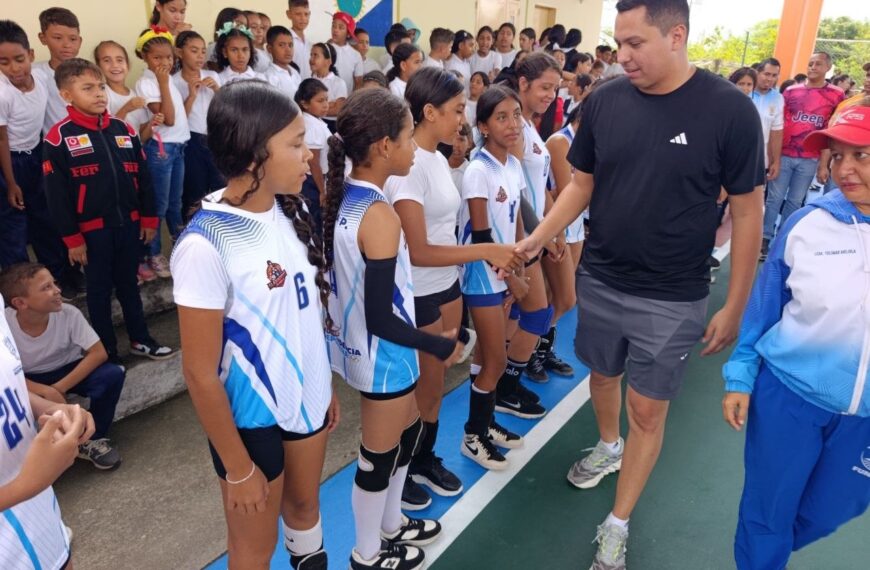Rehabilitan Cancha de la Escuela Yasmín Riera y áreas del Liceo Raifer Manuel de Cañaveral