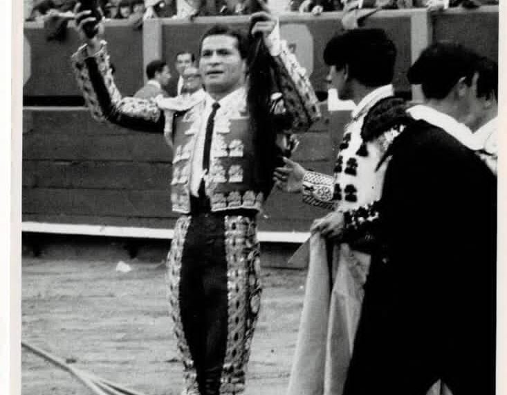 Napoleón Camacho: Desde el Burladero. CURRO: «EL TERCERO DE LA DINASTIA»