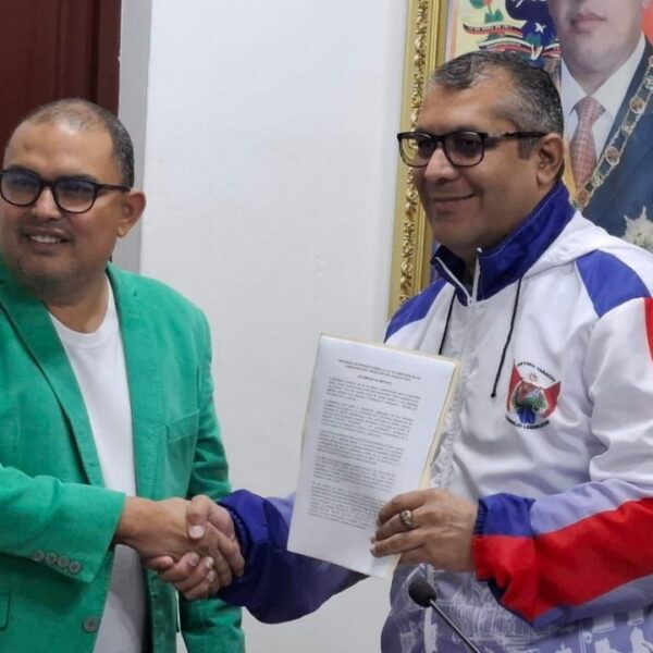 Cley recibe solicitud para creación de la Orden Condecoración Héctor Alcalá Poza