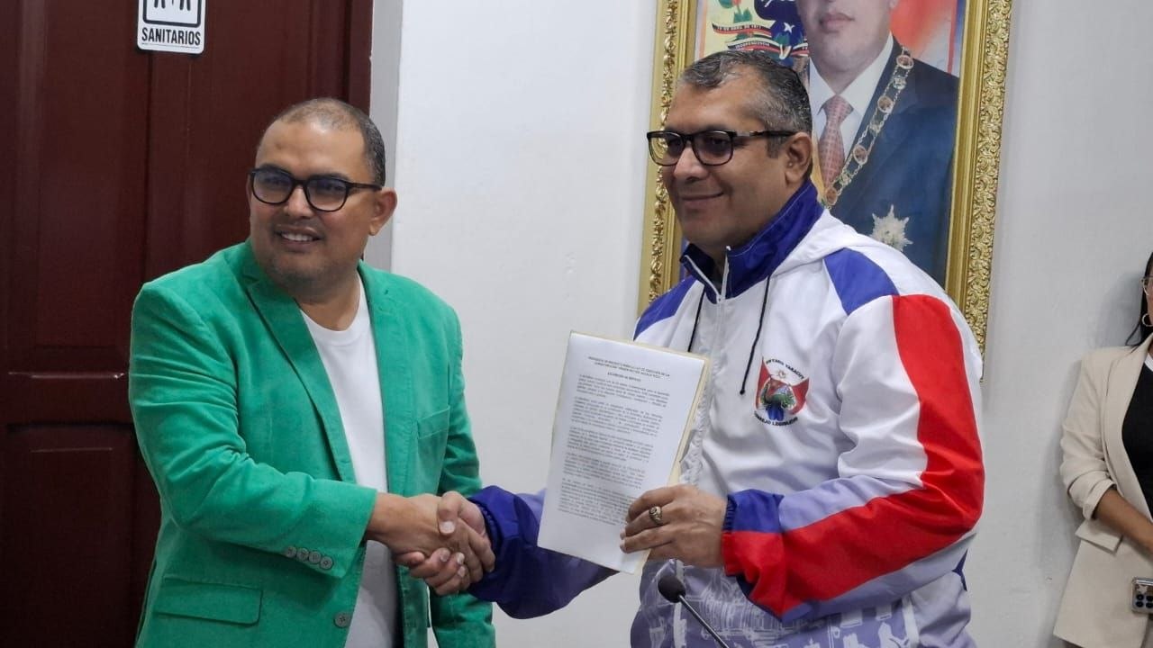 Cley recibe solicitud para creación de la Orden Condecoración Héctor Alcalá Poza